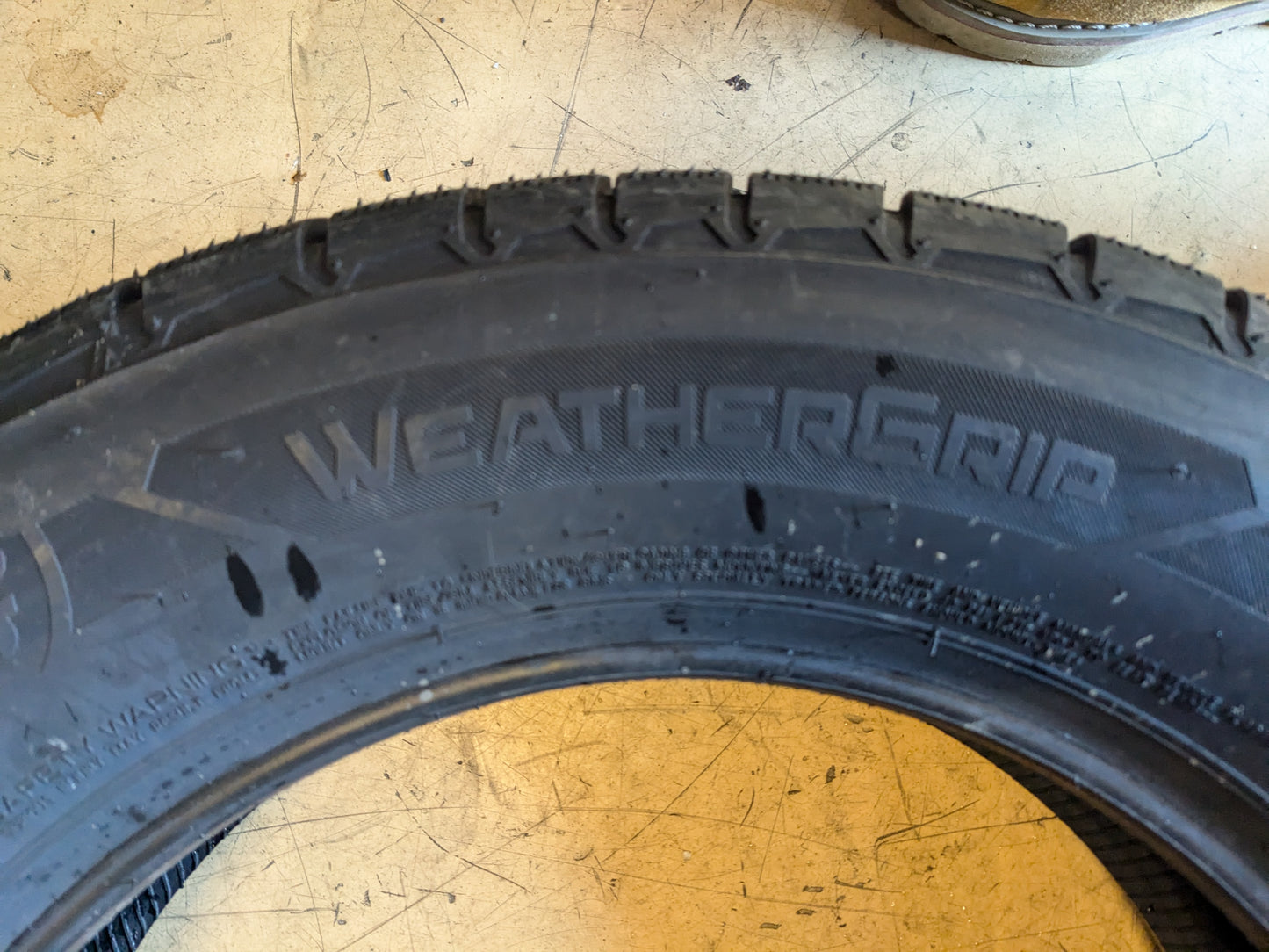4 FIRESTONE WEATHERGRIP BSW P 205 65 16 95H ALL WEATHER TIRE 004415
