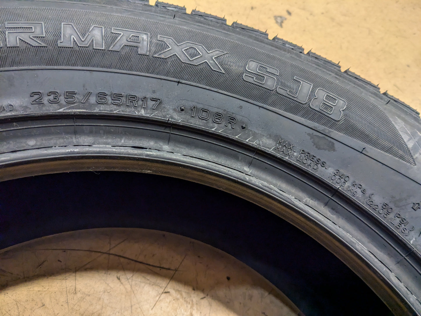 2 DUNLOP WINTER MAXX SJ8 BSW P 235 65 17 108R XL WINTER TIRE 290124109
