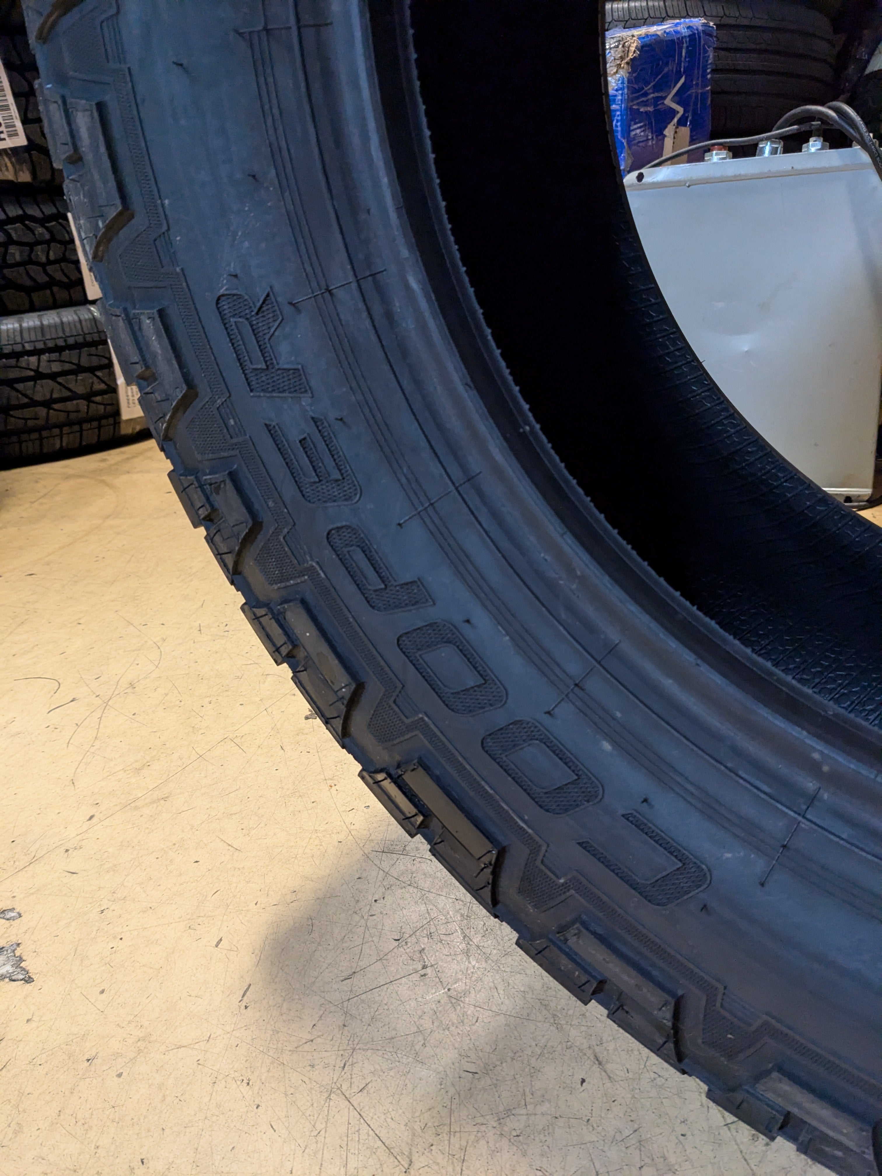COOPER DISCOVERER AT3 XLT BSW LT 275 65 20 126/123S LRE 10 PLY TIRE