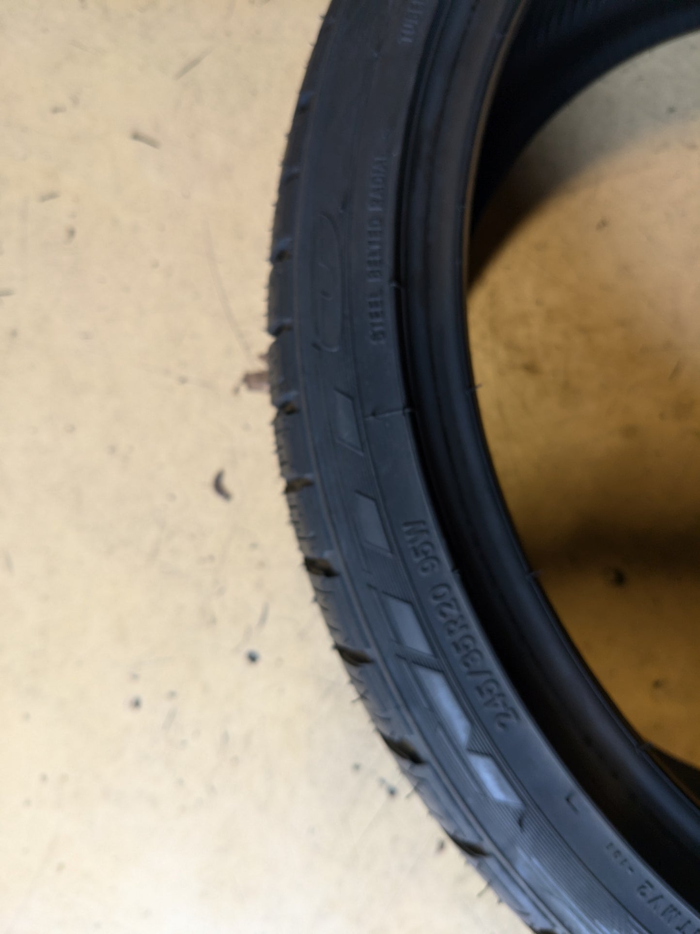 NITTO MOTIVO 365 BSW P 245/35R20 95W ALL SEASON TIRE 261250
