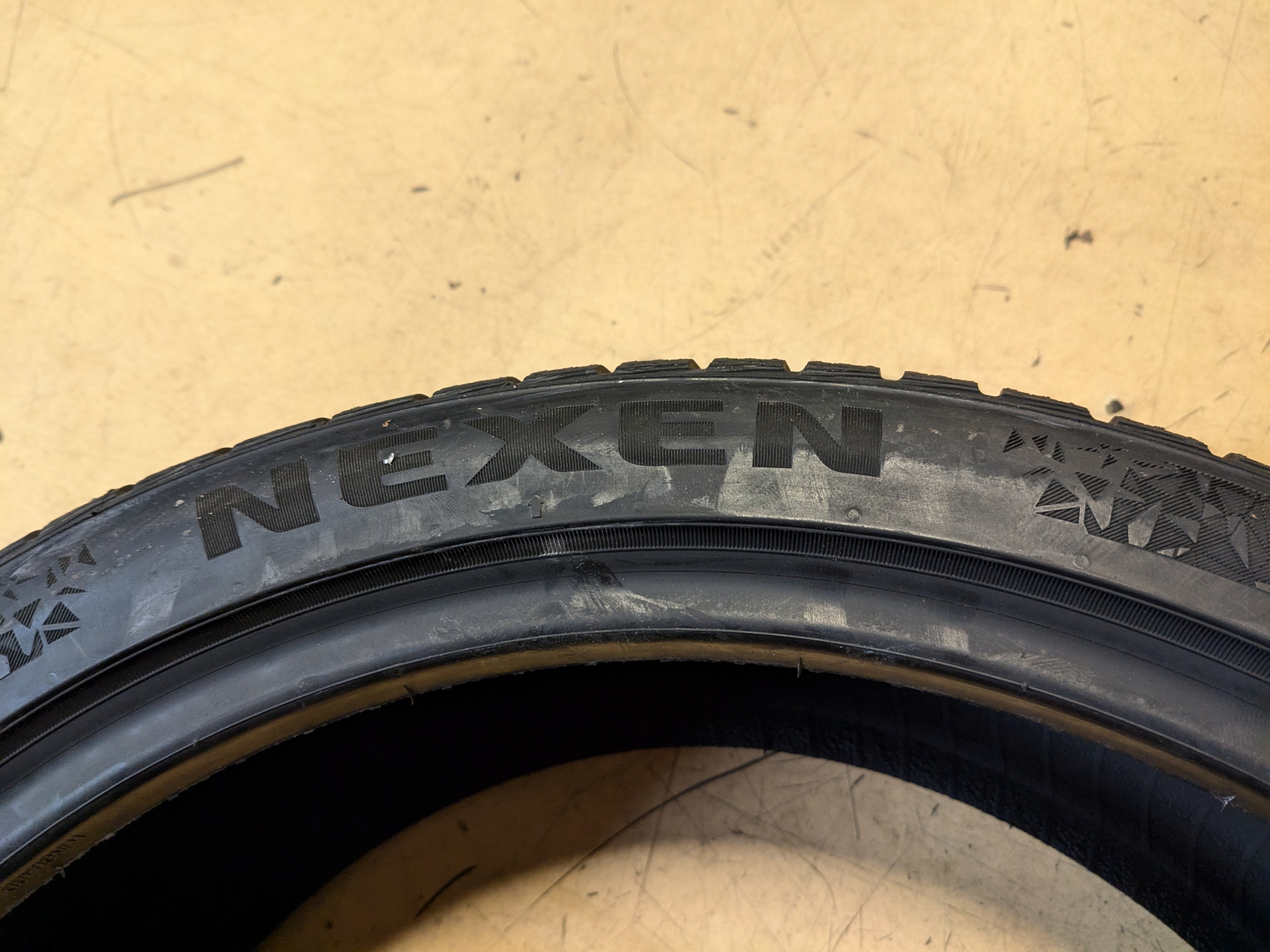 NEXEN WINGUARD SPORT 2 BSW P 215 40 18 89V WINTER TIRE 16016NXK
