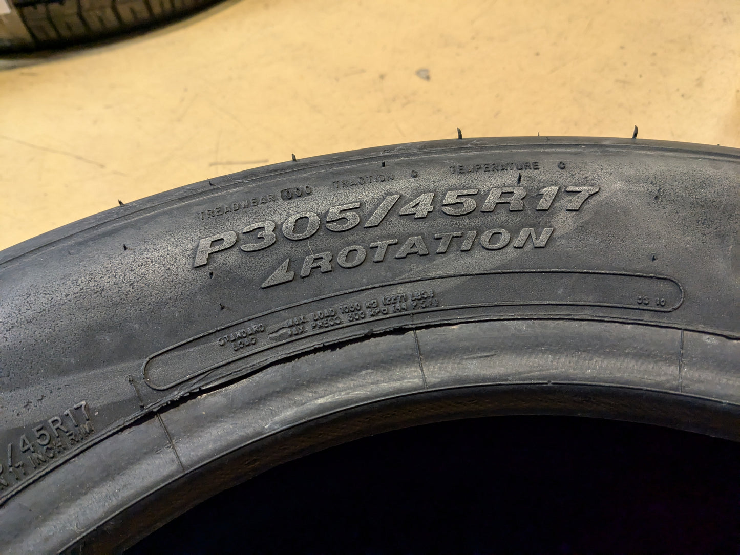 2 MICKEY THOMPSON ET STREET R BSW P 305 45 17 DRAG TIRE 315090004