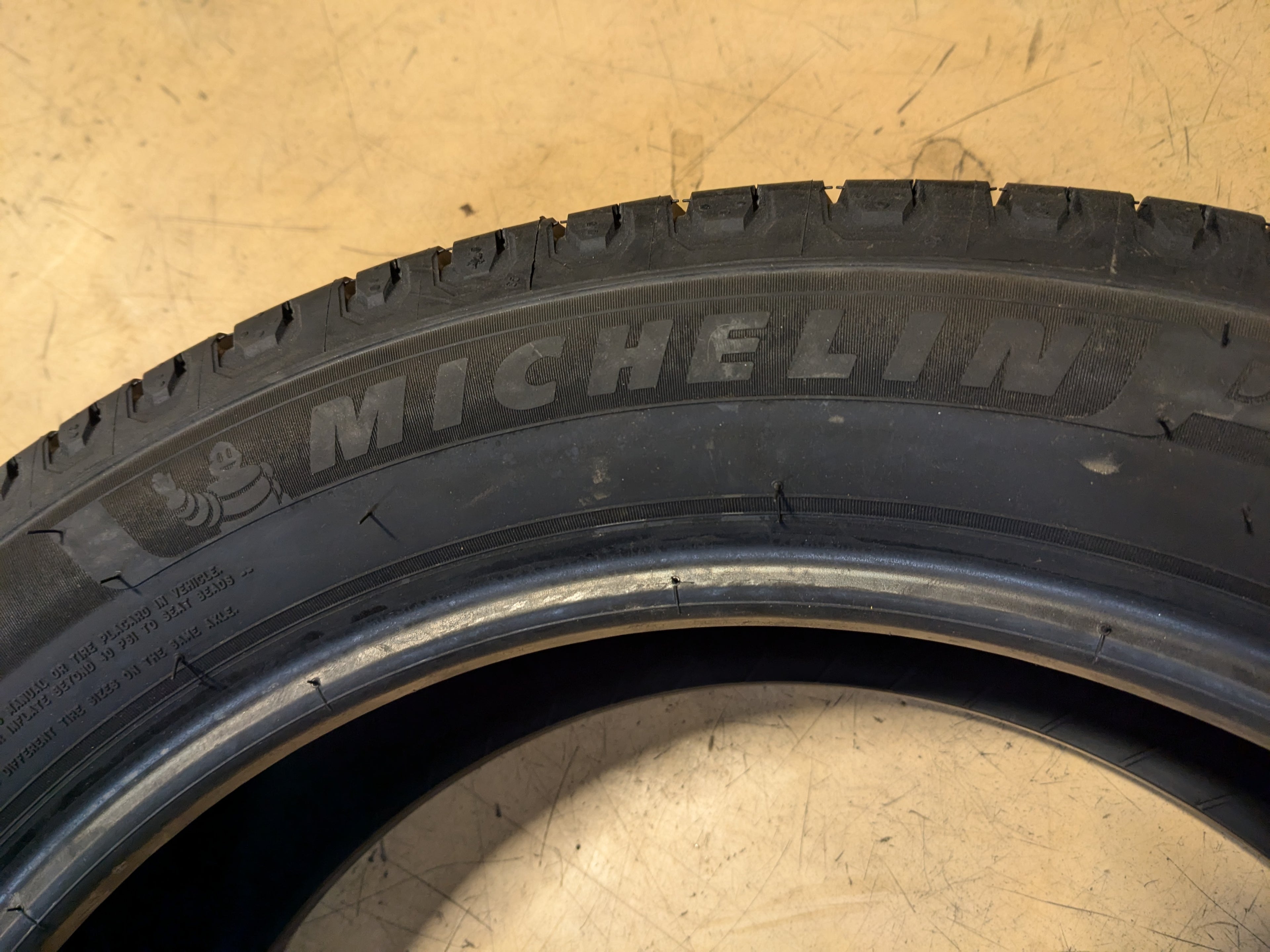 MICHELIN DEFENDER 2 BSW P 225 55 19 103V XL ALL SEASON TIRE 40689