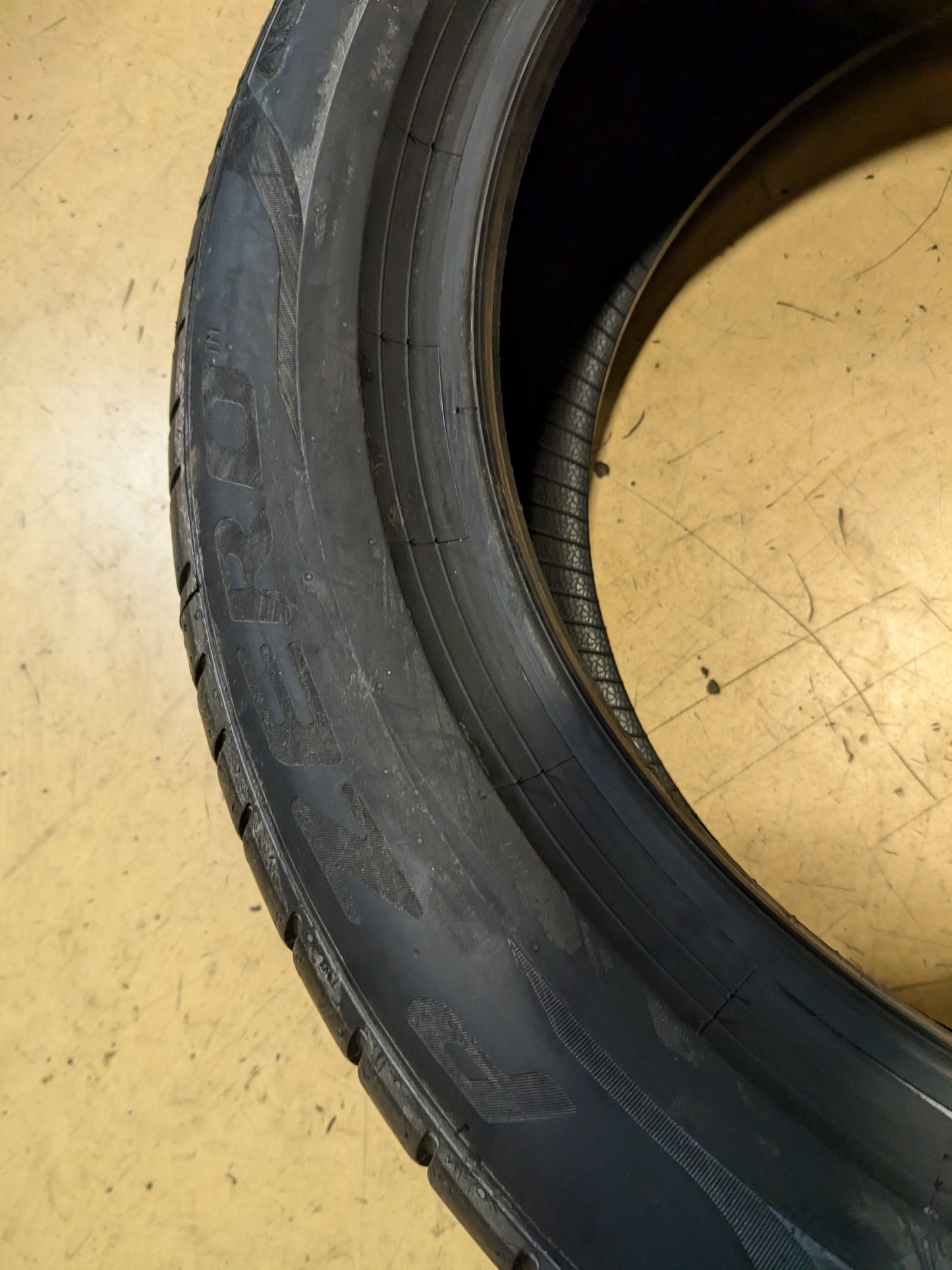 PIRELLI PIRELLI P ZERO (PZ4-LUXURY) BSW P 235 50 19 99V UHP SUMMER TIRE 3259000