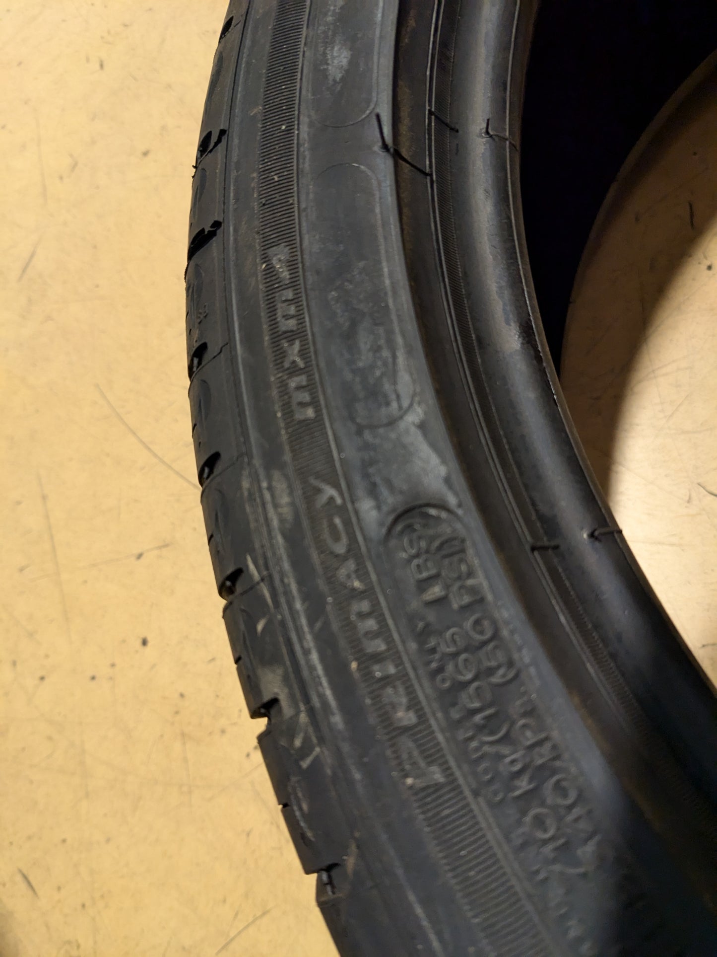 MICHELIN PRIMACY MXM4 BSW P 235 40 19 96V XL TIRE 53283
