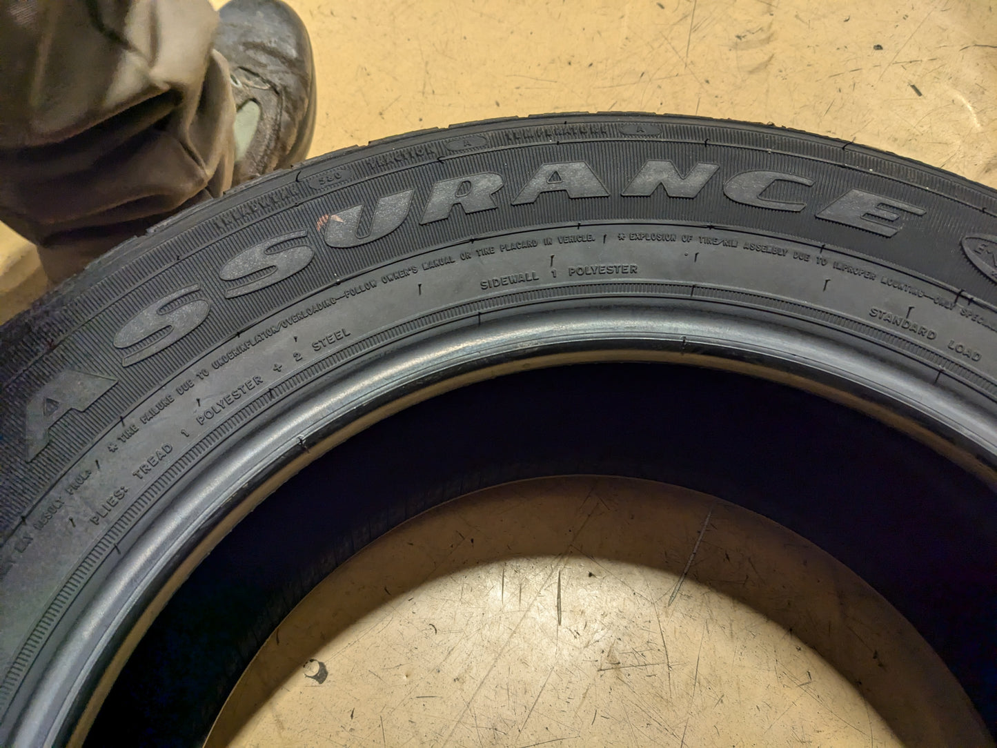 NOS GOODYEAR ASSURANCE FUEL MAX BSW P 225 60 16 98H SL ALL SEASON TIRE 738407571