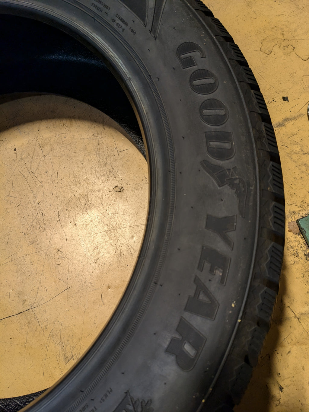 GOODYEAR WINTER COMMAND BSW P 235 55 18 100V WINTER TIRE 187061565