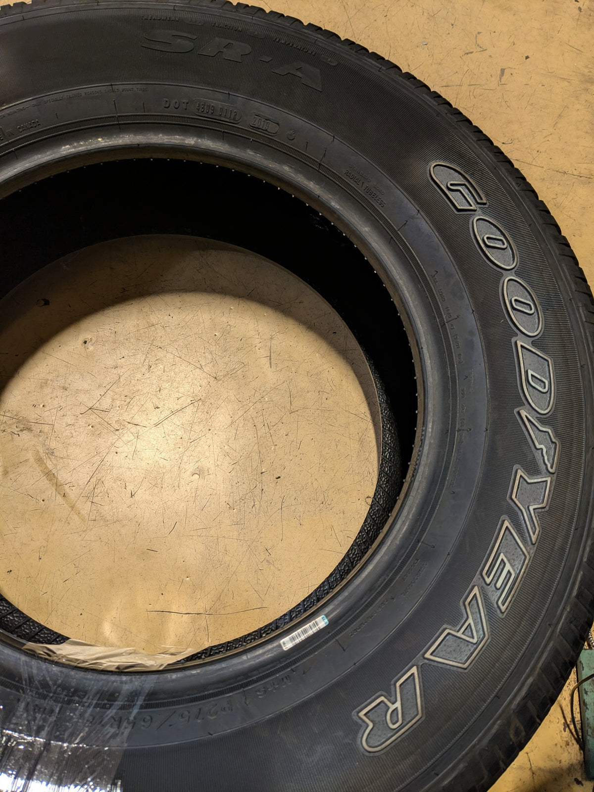 NOS GOODYEAR WRANGLER SRA OWL P 275/65R18 114T ALL SEASON TIRE 183538418