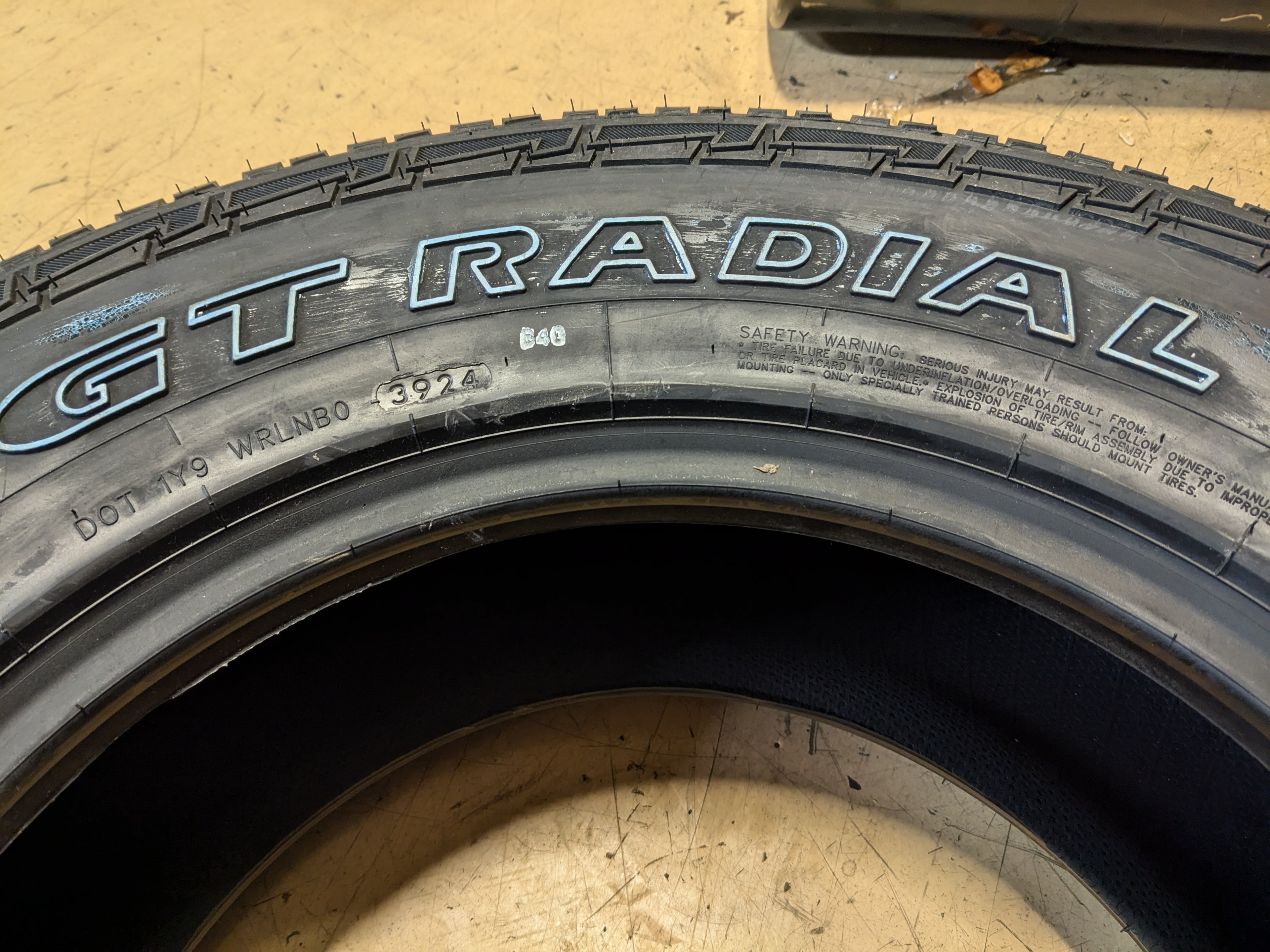 2 GT RADIAL ADVENTURO AT3 OWL P 285 70 17 117T ALL TERRAIN TIRE AS091