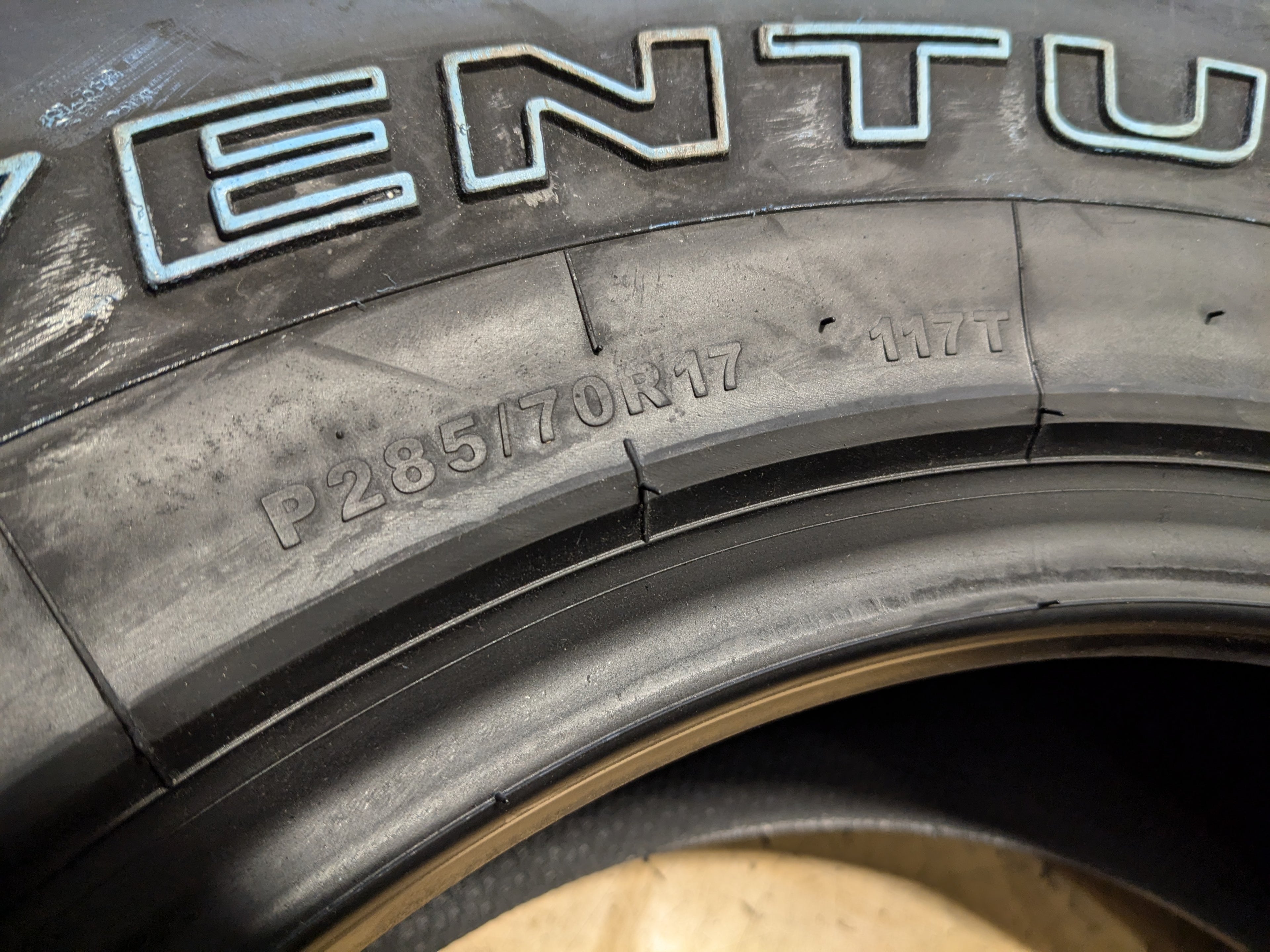 2 GT RADIAL ADVENTURO AT3 OWL P 285 70 17 117T ALL TERRAIN TIRE AS091
