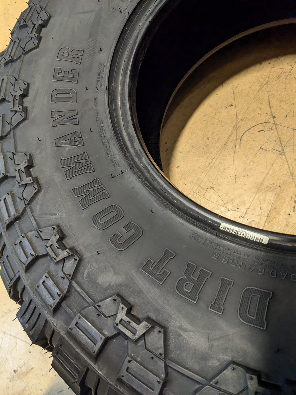 CENTENNIAL DIRT COMMANDER MT BSW LT 285 75 16 126/123N E MUD TIRE TCD1628575E