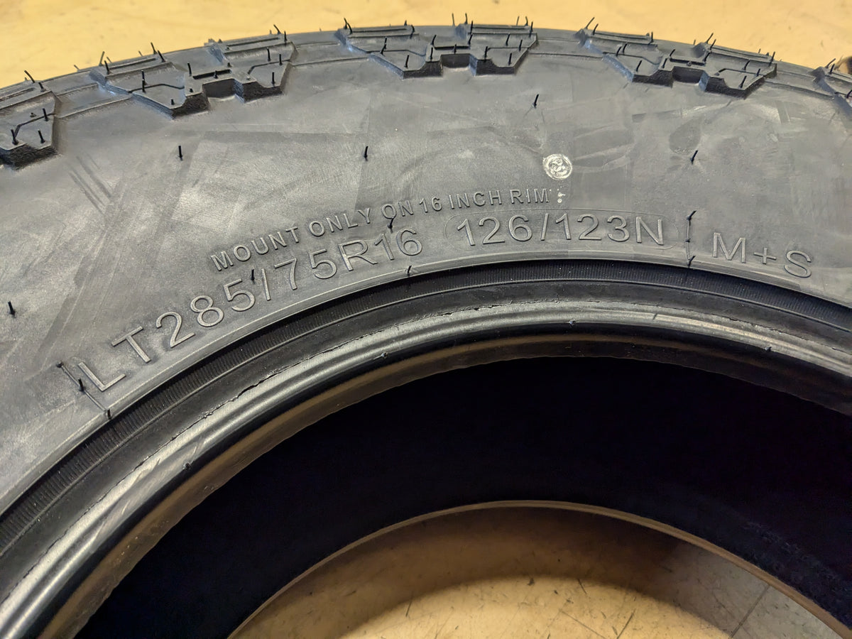 CENTENNIAL DIRT COMMANDER MT BSW LT 285 75 16 126/123N E MUD TIRE TCD1628575E