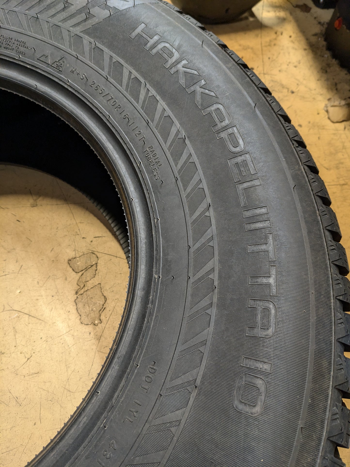 NOS NOKIAN HAKKAPELIITTA 10 BSW P 265 70 16 112T WINTER TIRE TS32471