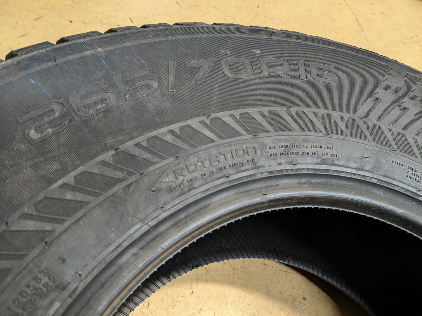 NOS NOKIAN HAKKAPELIITTA 10 BSW P 265 70 16 112T WINTER TIRE TS32471