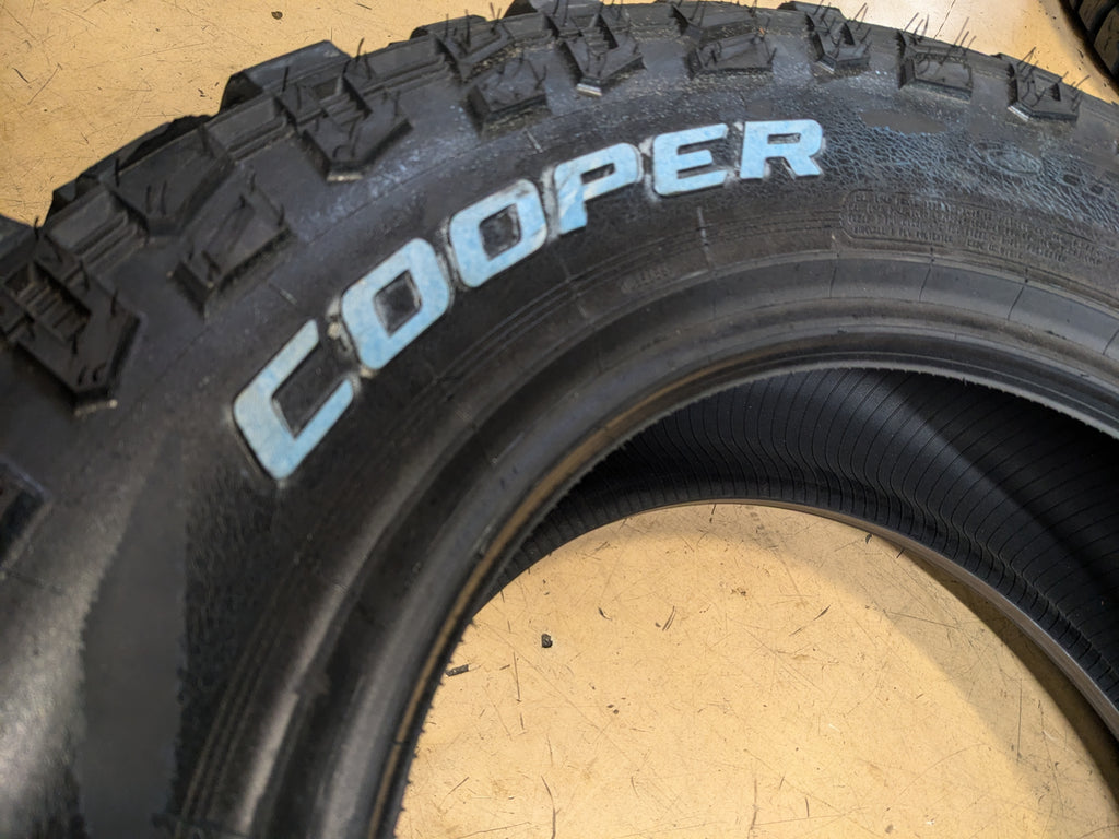 COOPER DISCOVERER STT PRO RWL LT 275 65 18 123/120Q E MUD TERRAIN TIRE 170121034