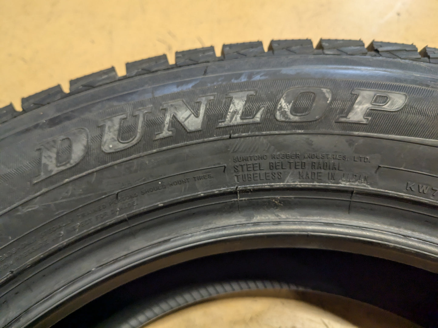 DUNLOP WINTER MAXX SJ8 BSW P 235 60 17 102R WINTER TIRE 290124114