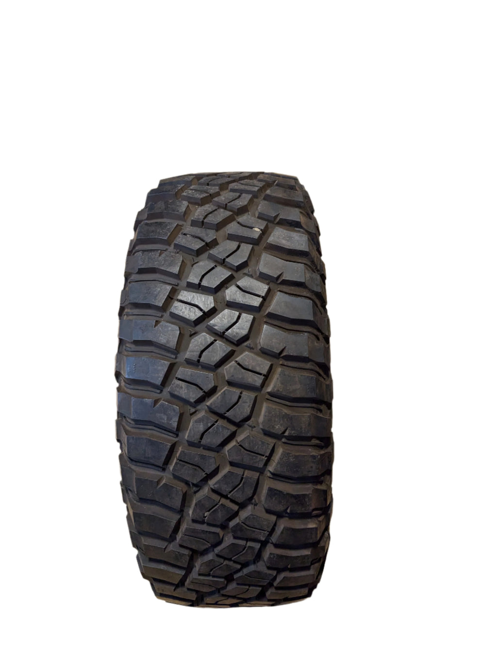 NOS BFGOODRICH MUD-TERRAIN T/A KM3 BSW P 315 70 17 121Q  TIRE 69713