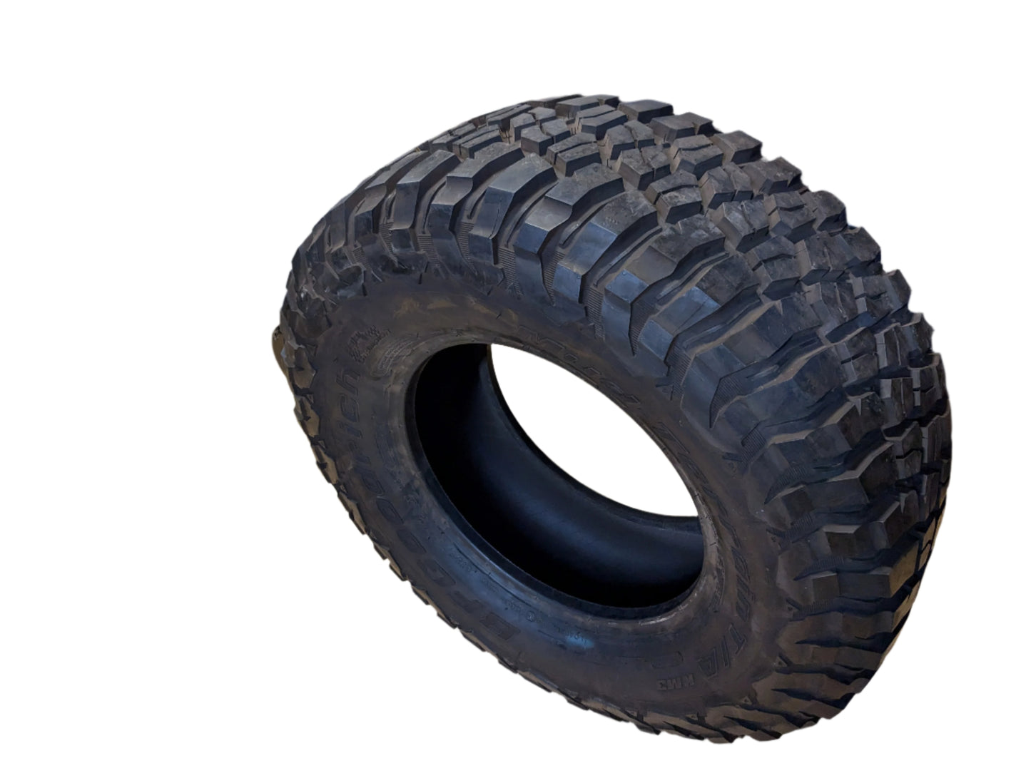 NOS BFGOODRICH MUD-TERRAIN T/A KM3 BSW P 315 70 17 121Q  TIRE 69713