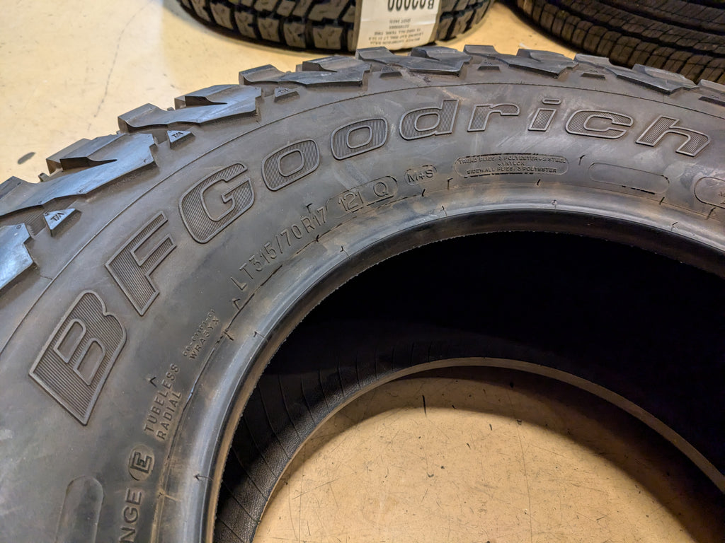 NOS BFGOODRICH MUD-TERRAIN T/A KM3 BSW P 315 70 17 121Q  TIRE 69713