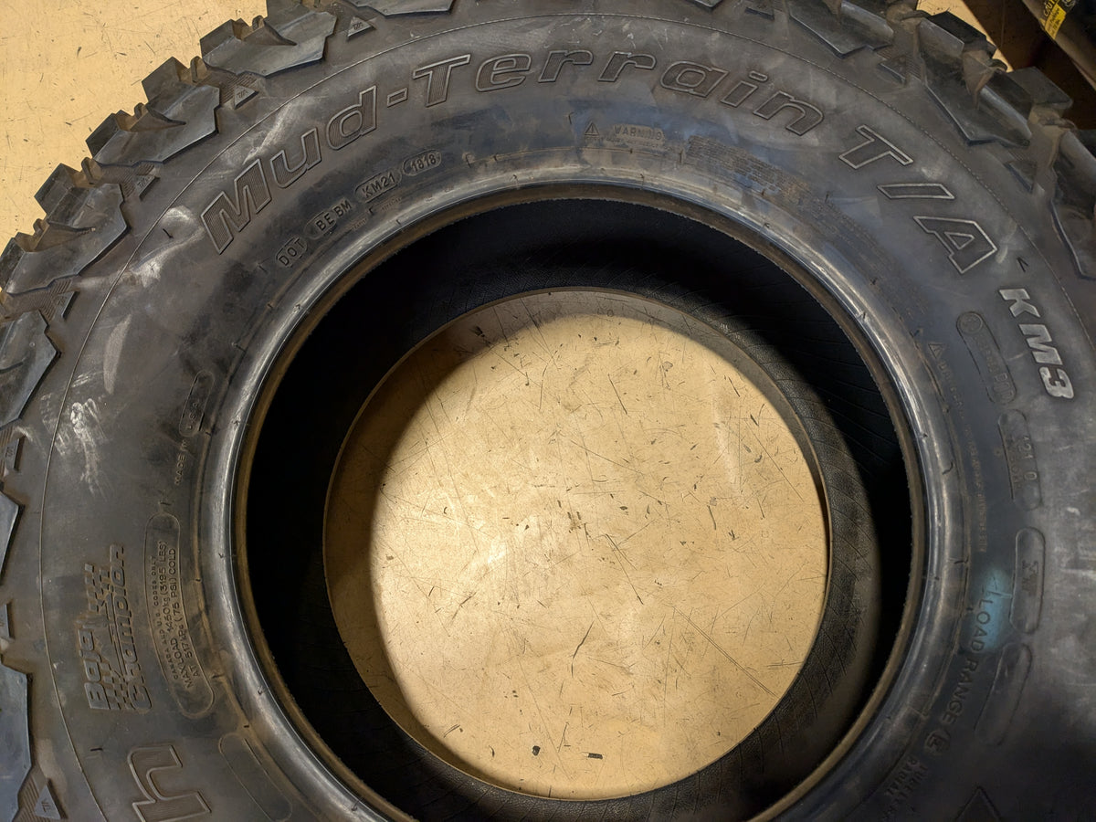 NOS BFGOODRICH MUD-TERRAIN T/A KM3 BSW P 315 70 17 121Q  TIRE 69713