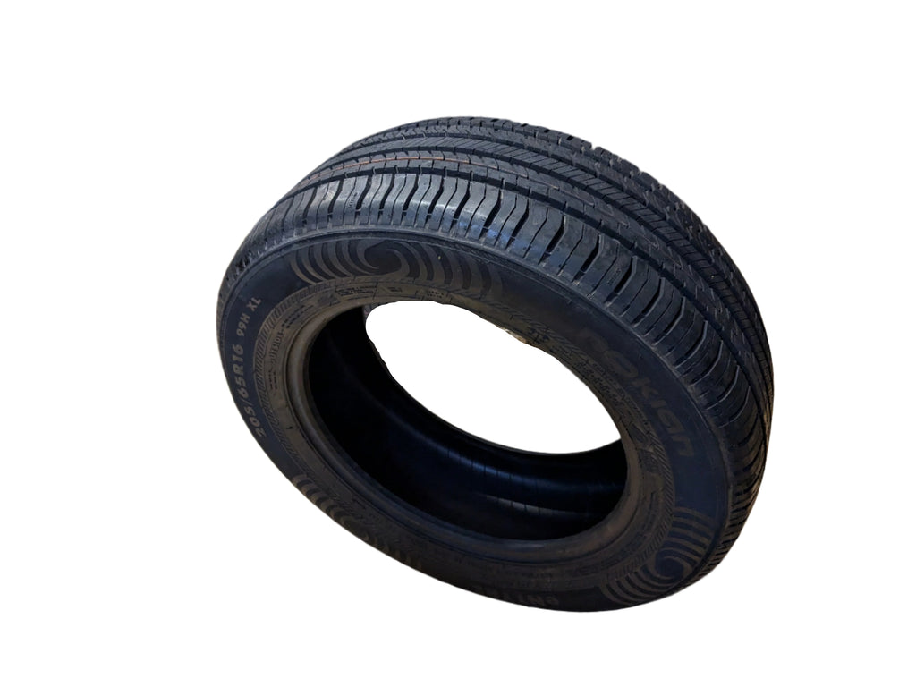 NOS NOKIAN ENTYRE BSW P 205 65 16 99H XL TIRE T428468