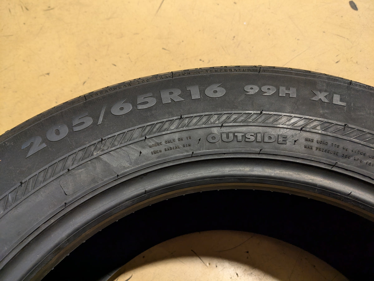 NOS NOKIAN ENTYRE BSW P 205 65 16 99H XL TIRE T428468