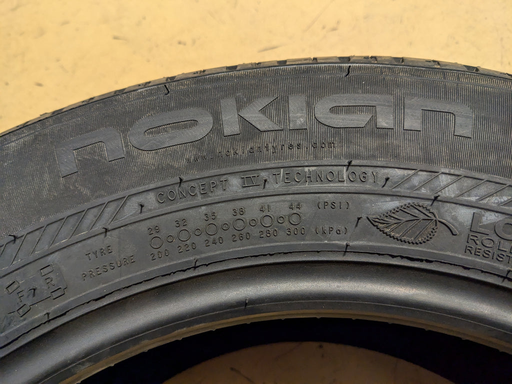 NOS NOKIAN ENTYRE BSW P 205 65 16 99H XL TIRE T428468