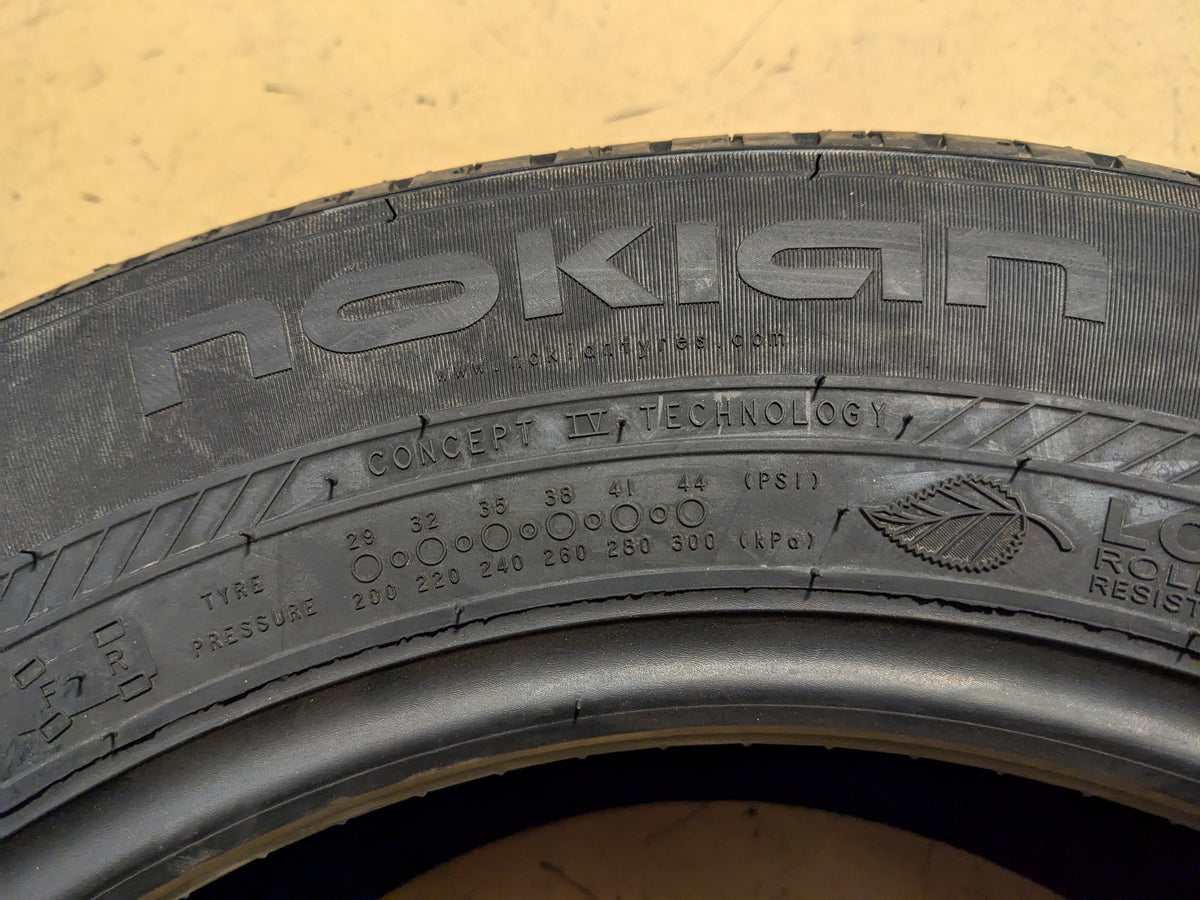 NOS NOKIAN ENTYRE BSW P 205 65 16 99H XL TIRE T428468