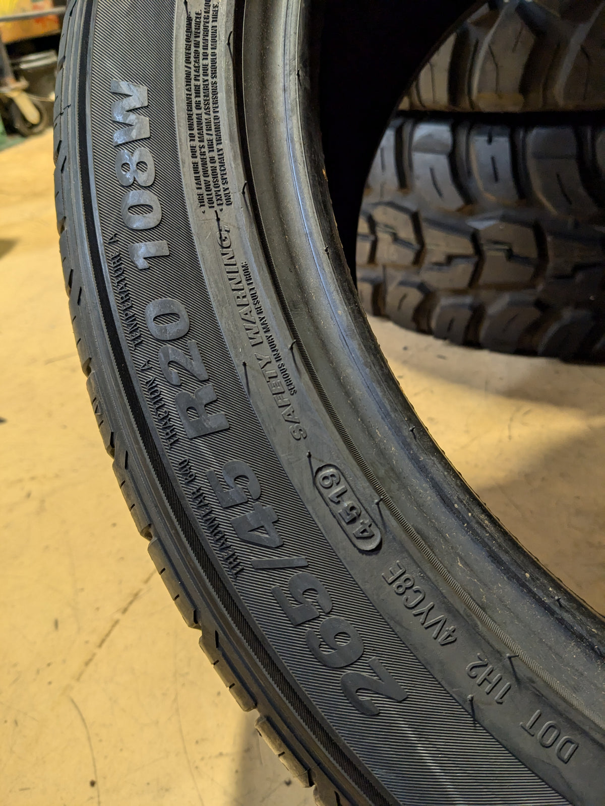 NOS KUMHO KUMHO CRUGEN HP71 BSW P 265 45 20 108W XL ALL SEASON TIRE 2263803