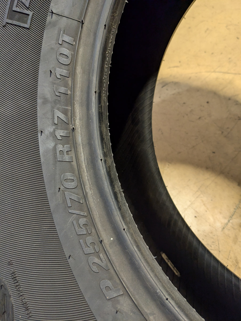 NOS KUMHO ROAD VENTURE AT51 BSW P 255 70 17 110T ALL SEASON TIRE 2169353