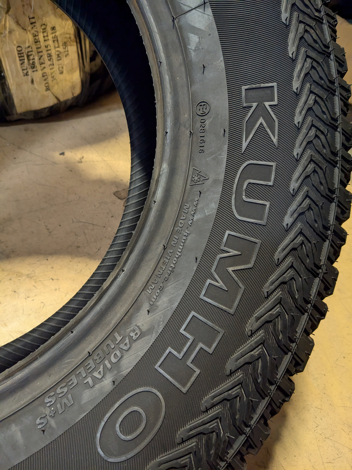 NOS KUMHO ROAD VENTURE AT51 BSW P 255 70 17 110T ALL SEASON TIRE 2169353
