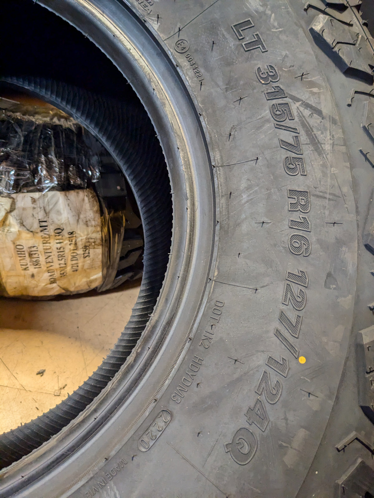 KUMHO ROAD VENTURE MT71 BSW LT 315 75 16 127/124Q E MUD TERRAIN TIRE 2262713