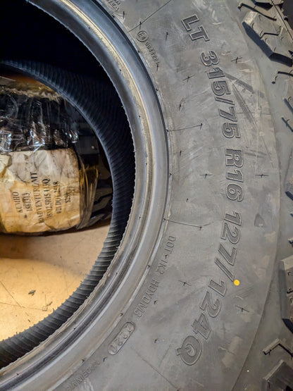KUMHO ROAD VENTURE MT71 BSW LT 315 75 16 127/124Q E MUD TERRAIN TIRE 2262713
