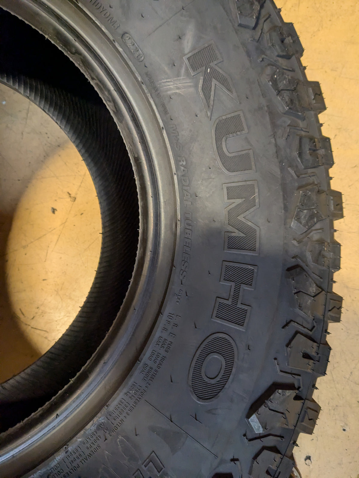 KUMHO ROAD VENTURE MT71 BSW LT 315 75 16 127/124Q E MUD TERRAIN TIRE 2262713