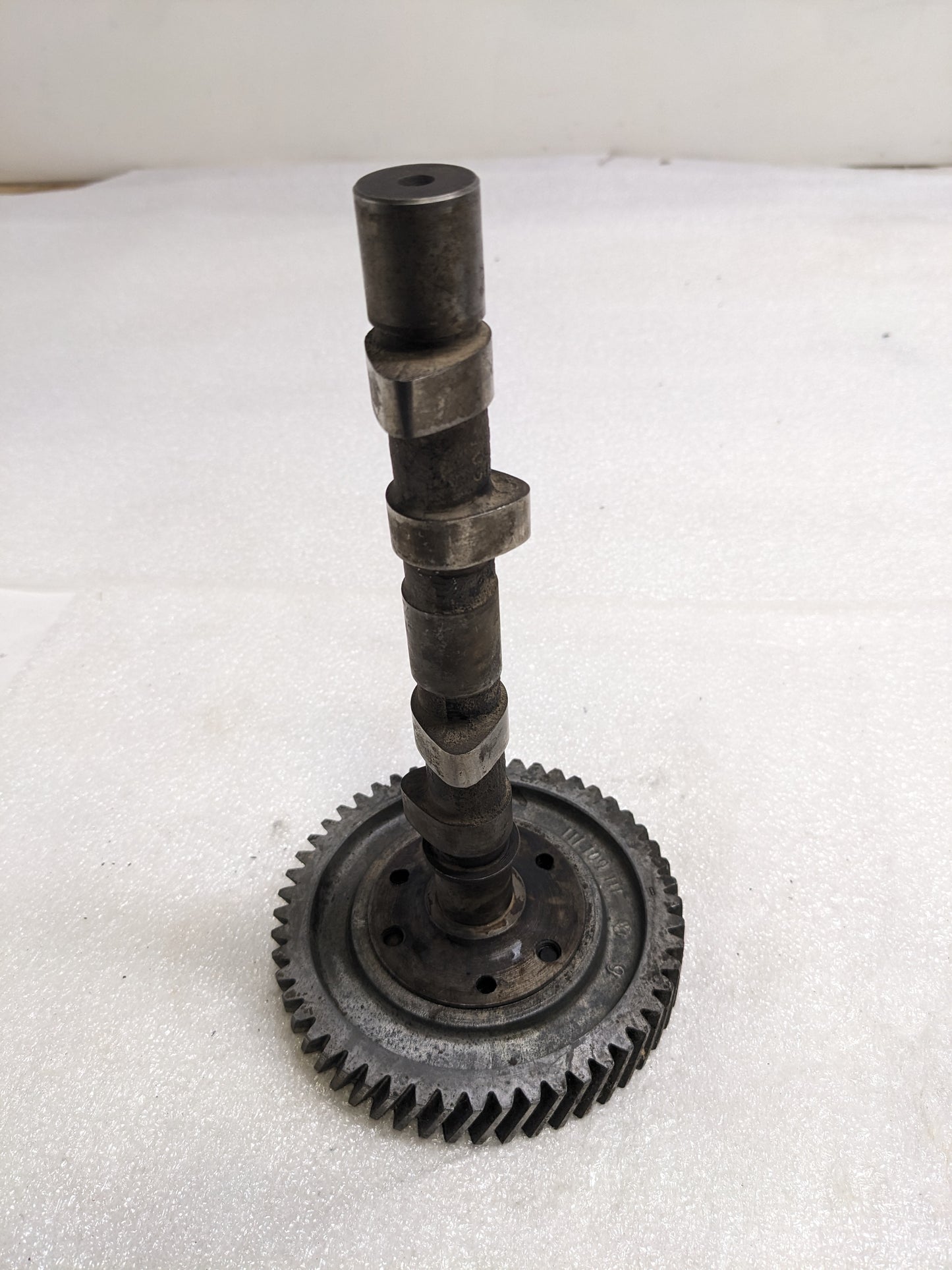 PORSCHE 111109111 CAMSHAFT WITH GEAR FOR 356 912 USED R23T2