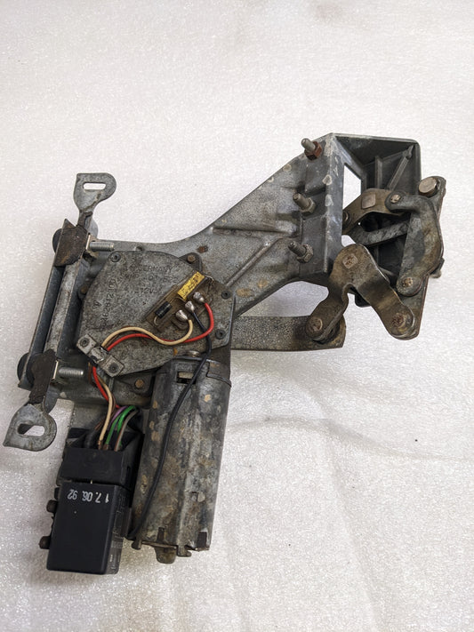 PORSCHE 96462812000/96262808700 WIPER MOTOR WITH BLADE MOUNT BRACKET FOR  911 (1989-1998) USED R23T6