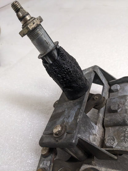 PORSCHE 96462812000/96262808700 WIPER MOTOR WITH BLADE MOUNT BRACKET FOR  911 (1989-1998) USED R23T6