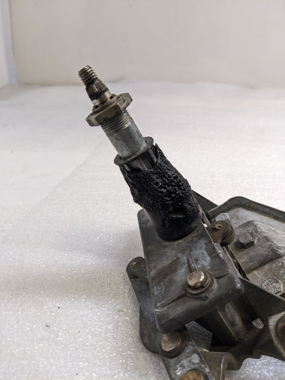 PORSCHE 96462812000/96262808700 WIPER MOTOR WITH BLADE MOUNT BRACKET FOR  911 (1989-1998) USED R23T6