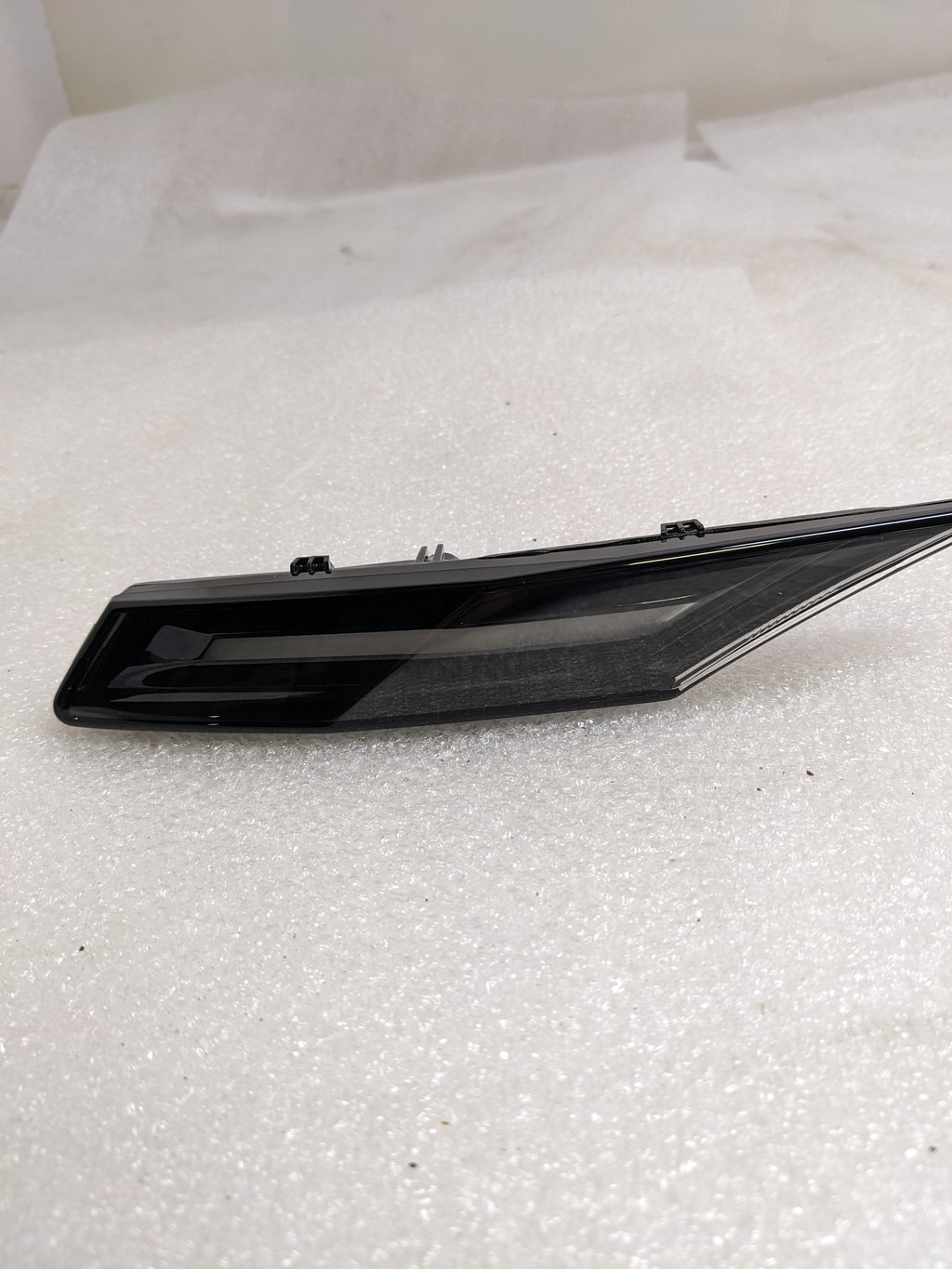 PORSCHE 9J0953041B TURN SIGNAL REPEATER LEFT FOR 2019-2023 TAYCAN NEW R23T6