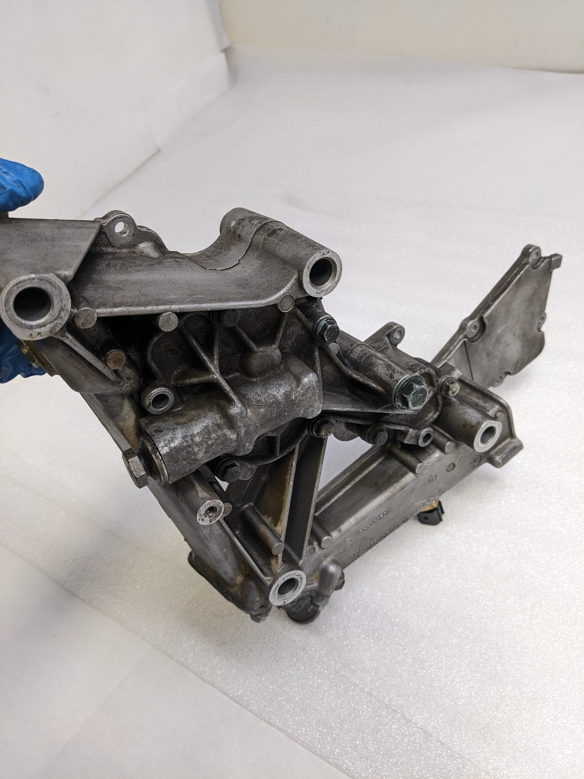 PORSCHE 996107012 ENGINE MOTOR OIL FLUID PUMP HOUSING FOR 1996-2004 BOXSTER 986 USED R21