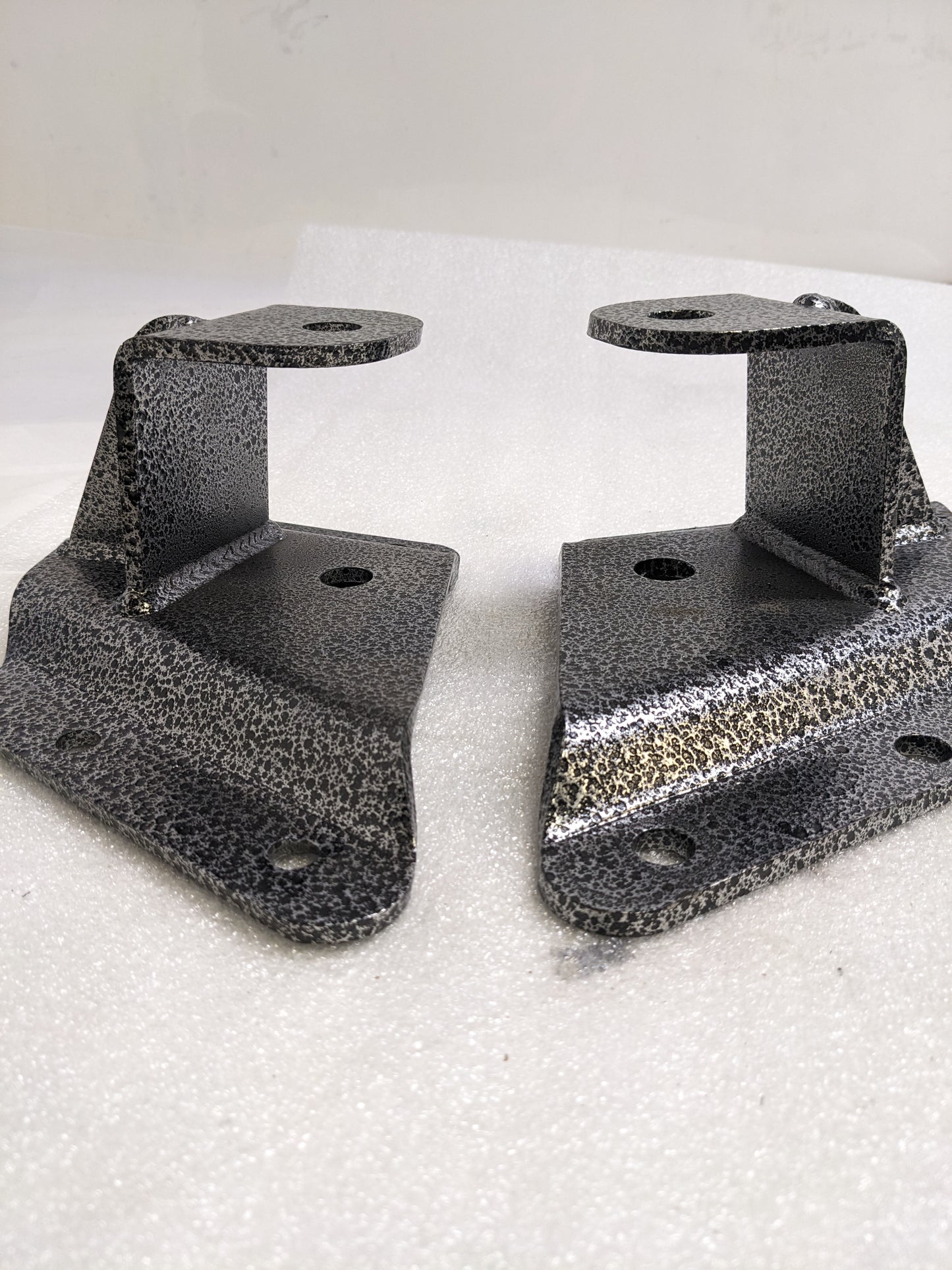 DJM SUSPENSION HS2599-4 LEAF SPRING SHACKLES AND HANGERS KIT FOR 1999-2004 CHEVY 1500 4INCH NEW SR