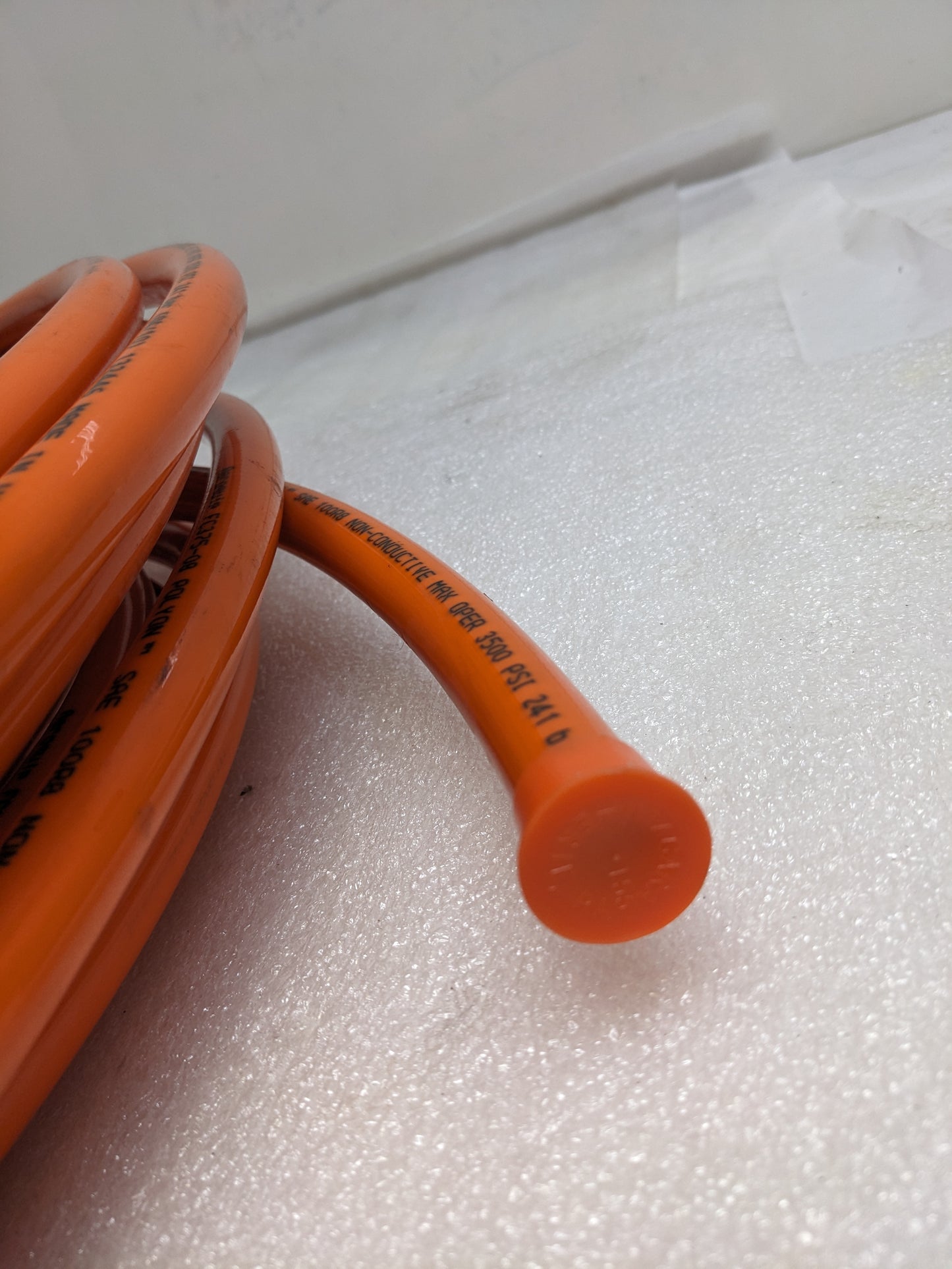 AEROQUIP FC375-08 POLYON 1/2 IN X 70 FT SAE 100R8 NON CONDUCTIVE THERMOPLASTIC HYDRAULIC HOSE 3500 PSI NEW R8