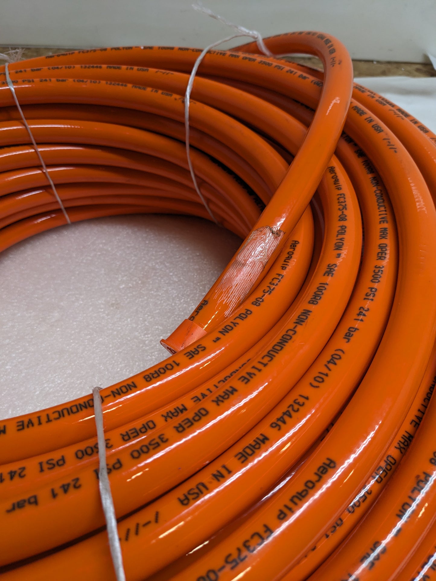 AEROQUIP FC375-08 POLYON 1/2 IN X 200 FT SAE 100R8 NON CONDUCTIVE THERMOPLASTIC HYDRAULIC HOSE 3500 PSI NEW R8