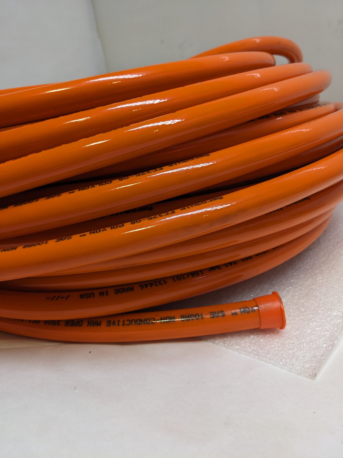 AEROQUIP FC375-08 POLYON 1/2 IN X 200 FT SAE 100R8 NON CONDUCTIVE THERMOPLASTIC HYDRAULIC HOSE 3500 PSI NEW R8
