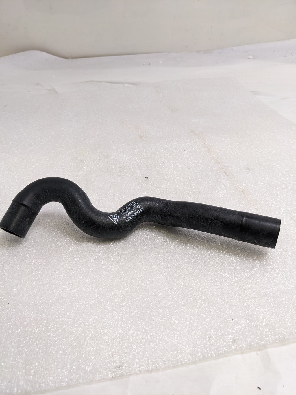 PORSCHE 99610647775 WATER HOSE SUPPLY/HEAT EXCH FOR 2001-2005 911 NEW R27T2
