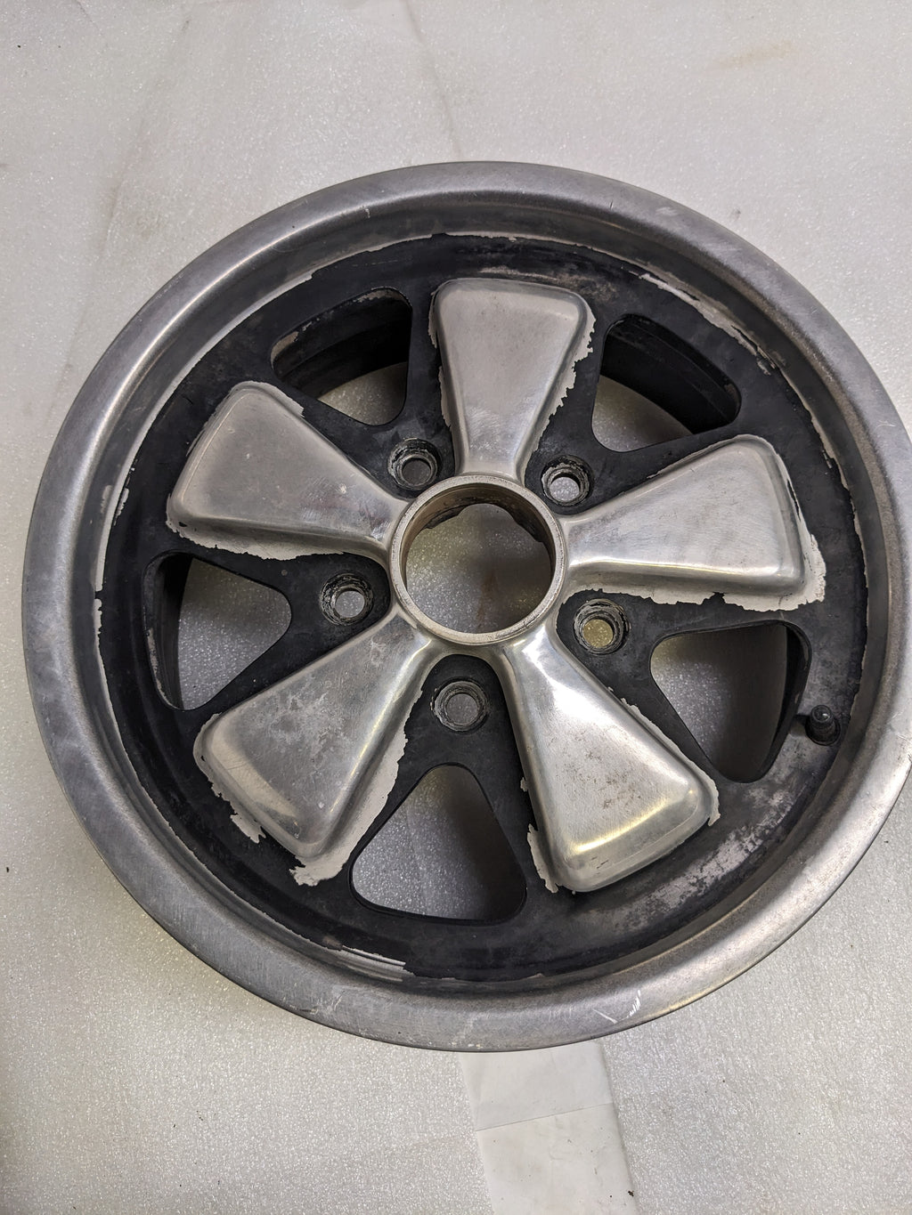 PORSCHE 6X15 IN 5 LUG 38MM OFFSET WHEEL SET FOR 912/911 USED B2