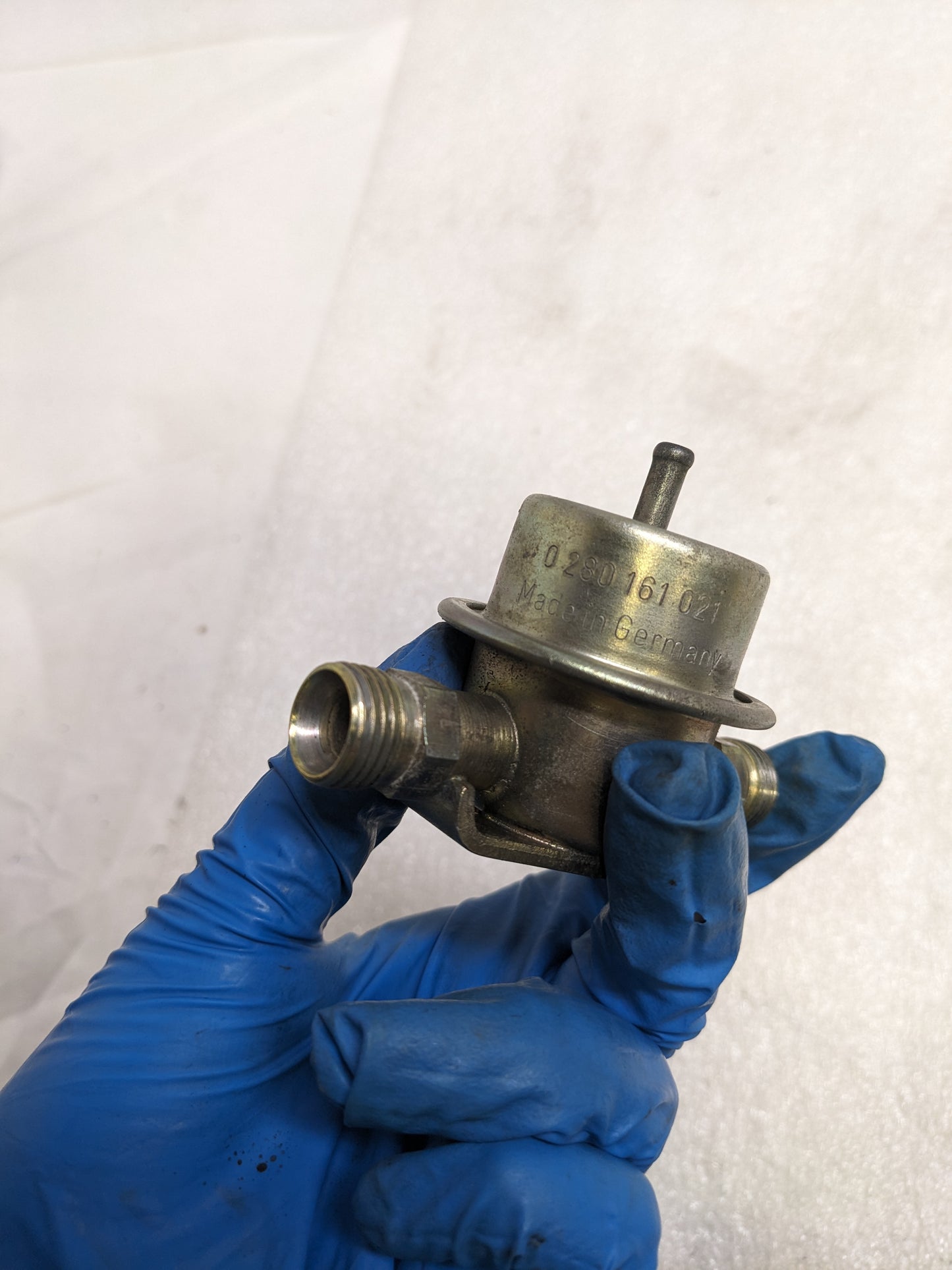 BOSCH 0280161021 FUEL PRESSURE DAMPER FOR 1984-1989 PORSCHE 911 CARRERA TARGA/COUPE/CONVERTIBLE USED R23T2