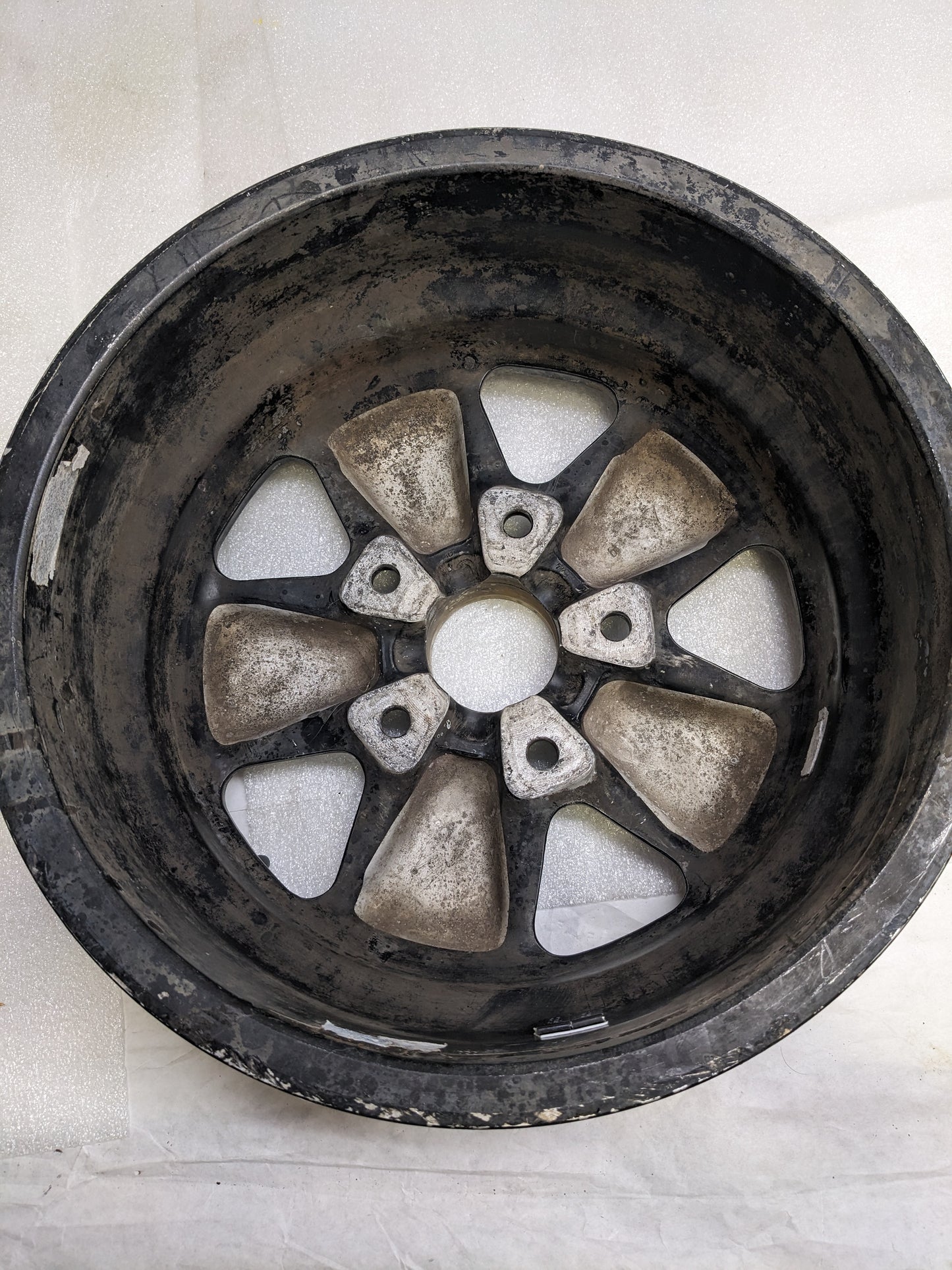 PORSCHE 6X15 IN 5 LUG 38MM OFFSET WHEEL SET FOR 912/911 USED B2