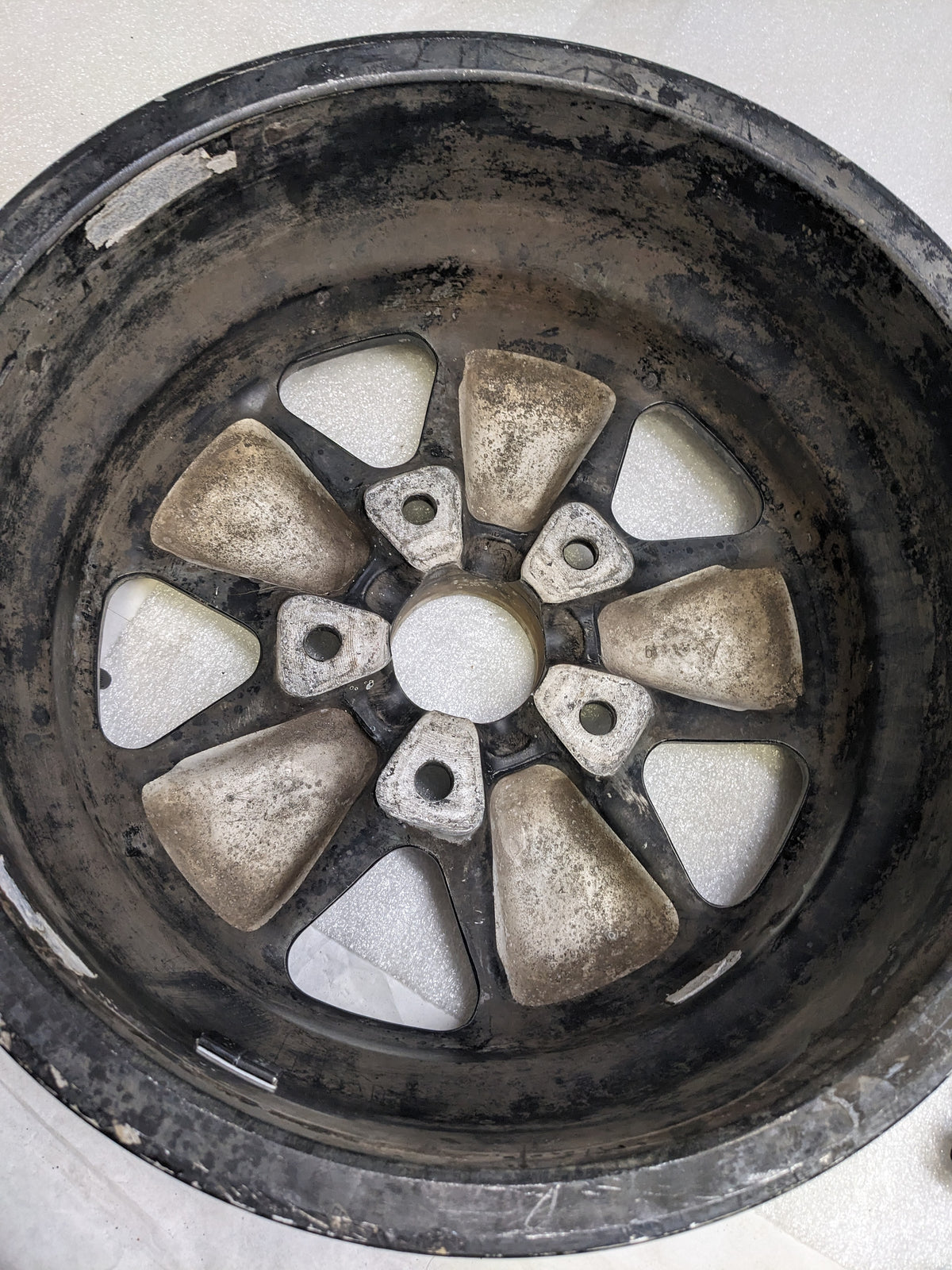 PORSCHE 6X15 IN 5 LUG 38MM OFFSET WHEEL SET FOR 912/911 USED B2