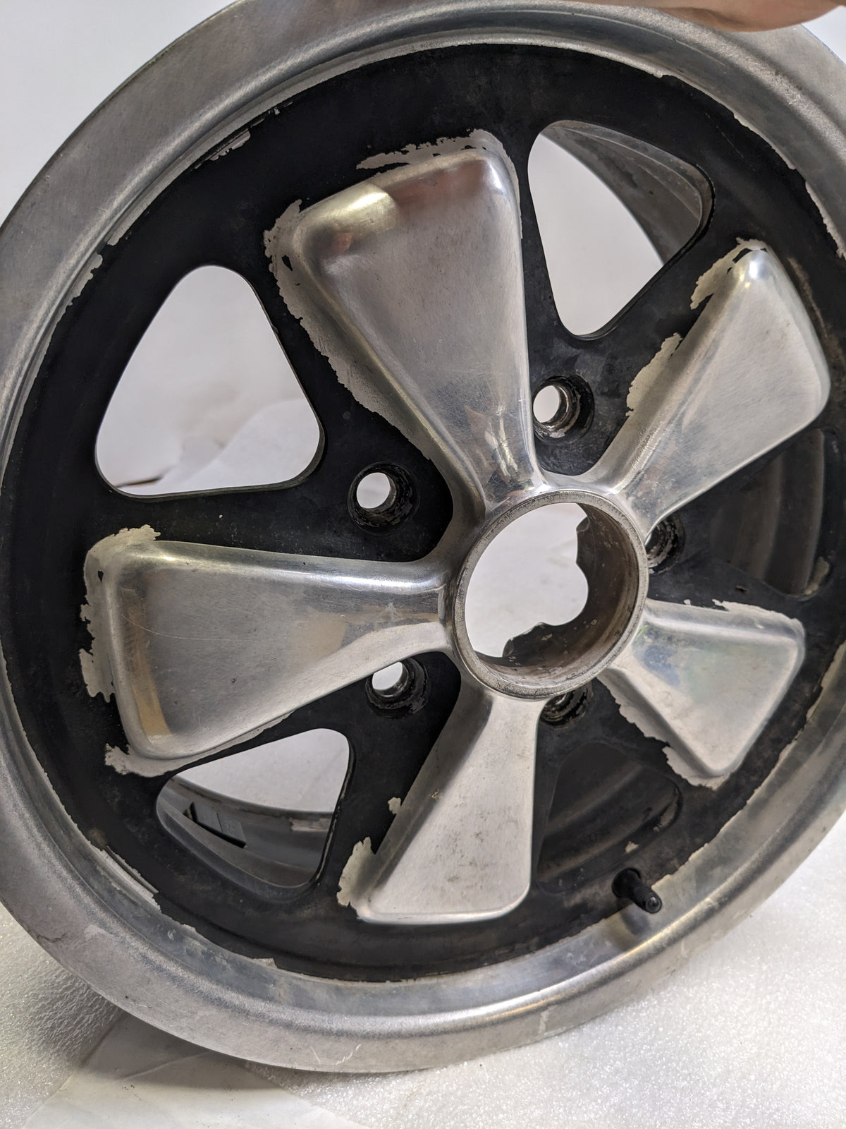 PORSCHE 6X15 IN 5 LUG 38MM OFFSET WHEEL SET FOR 912/911 USED B2